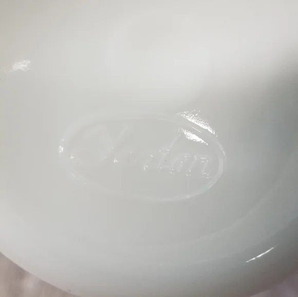 Fenton hobnail milkglass vase - Picture 4 of 6